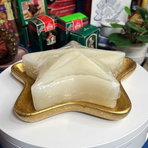 Cranford Collection 3-Wick Star-Shaped Candle With Gold Candle Holder - New - Picture 3 of 8